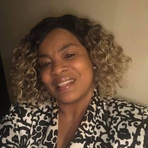 Meet your Posher, Leora